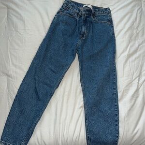 Abercrombie & Fitch 80s High Rise Mom Jeans